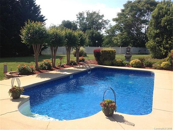 3rd image of 116 Fairway Dr