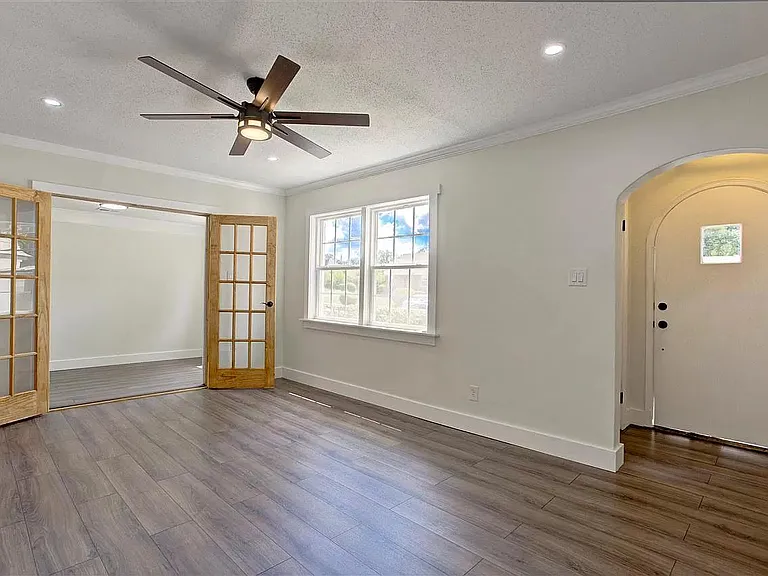 2144 Alameda Ave — Photo 4