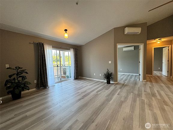 4th image of 1407 Evergreen Park Drive SW #303