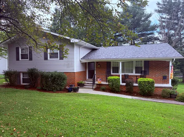 363 Old White Trl, White Sulphur Springs, WV 24986