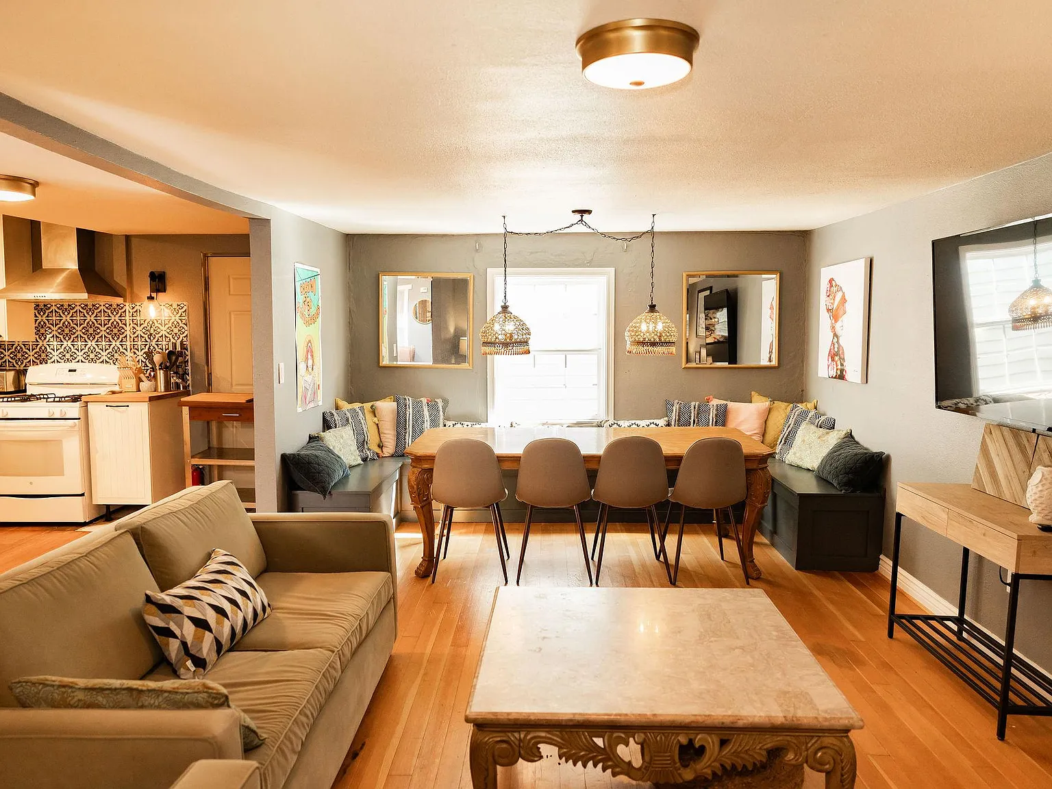 4 bed, 2200 sqft, $3,000 — Photo 1