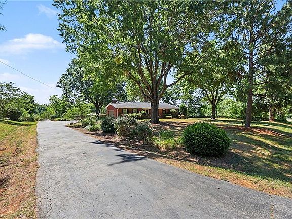 5th image of 378 Jones Rd