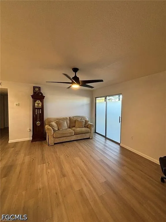 2 bed, 2.0 bath, 830 sqft, $1,400 — Photo 3