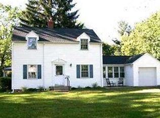 20 Overbrook Rd, Gates, NY 14624