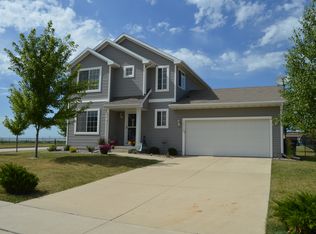 10127 Catalina Dr, Johnston, IA 50131