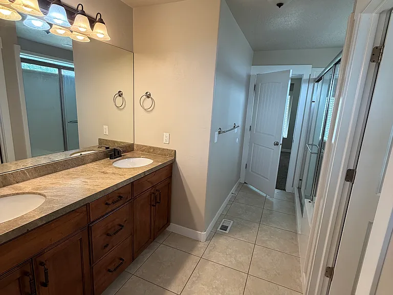 3886 E South Pass Cv — Photo 13