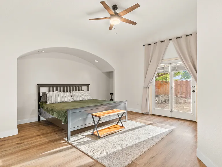 3853 Benjamin Davis Dr — Photo 13