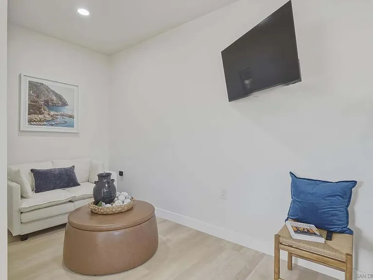 6850 Rosefield Dr — Photo 4