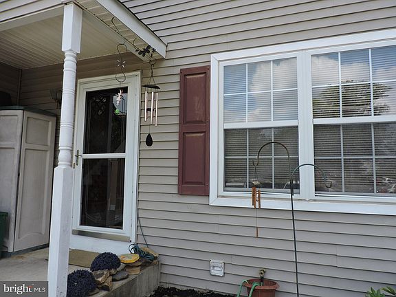 3rd image of 938 Woodlawn Ave