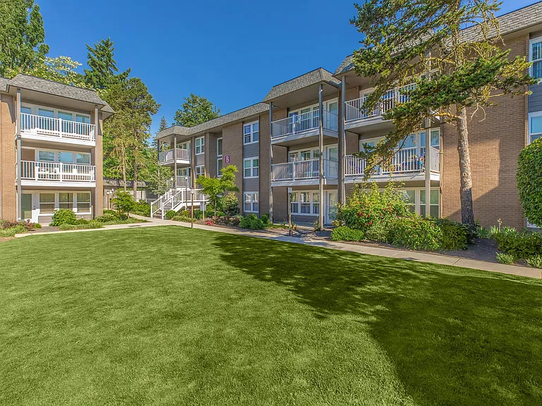 Corinthian Apartments — Photo 11