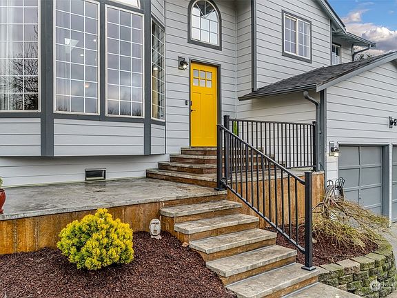 3rd image of 1423 85th Drive NE
