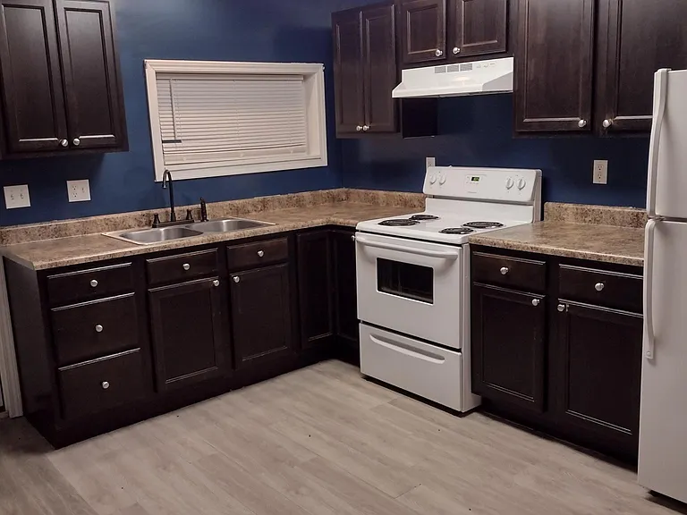 Kitchen with Oven, Fridge and freezer!