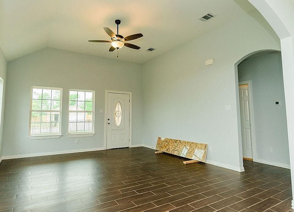 1st image of 1345 E Maddox Ave
