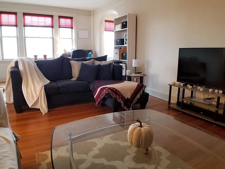 Mayflower Apartments — Photo 110