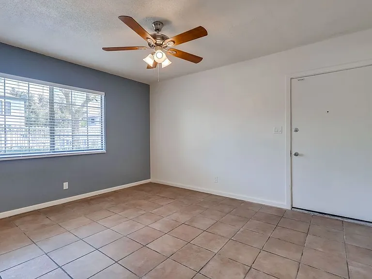 2419 S. Ridgeley Dr — Photo 5