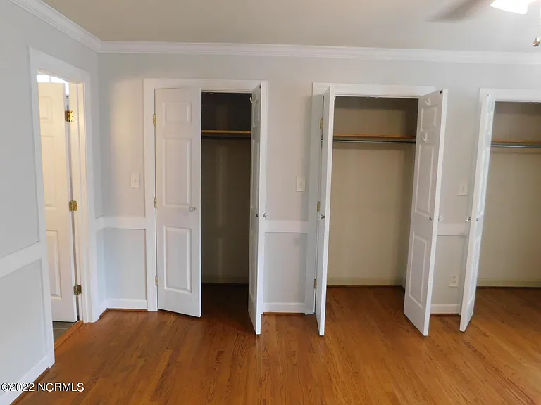 2903 Mandy Ln — Photo 11