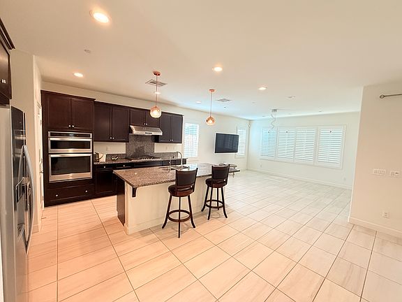 4th image of 2751 E Agrarian St