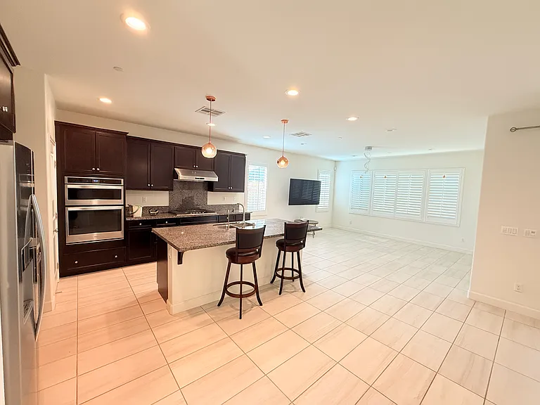2751 E Agrarian St — Photo 4