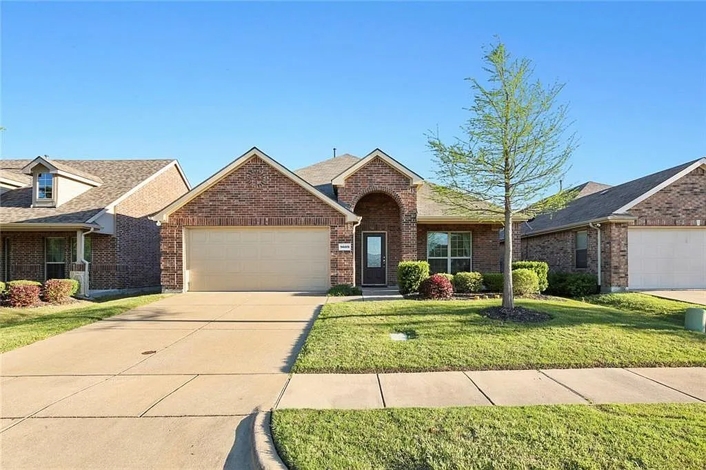 4 bed, 2024 sqft, $2,450 — Photo 1