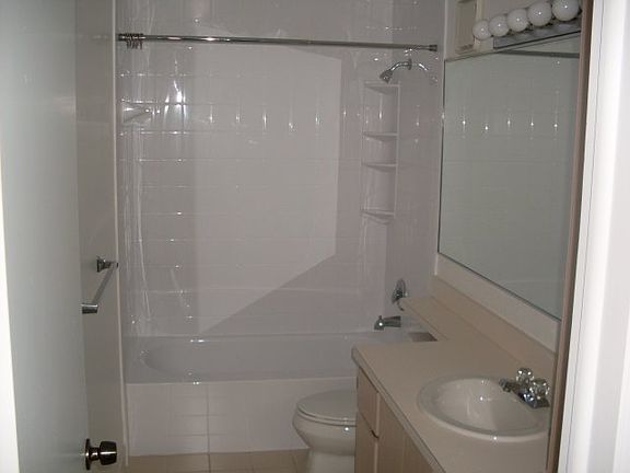 5th image of 45 Essex Ct APT B
