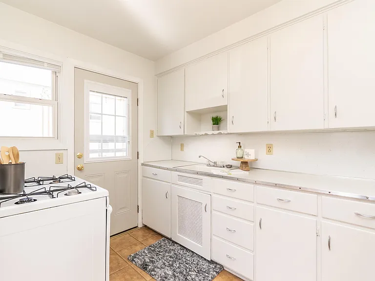 249 Madison St — Photo 4