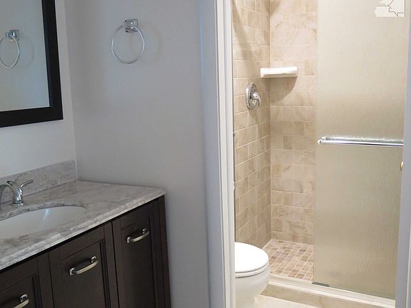 8_master_bathroom