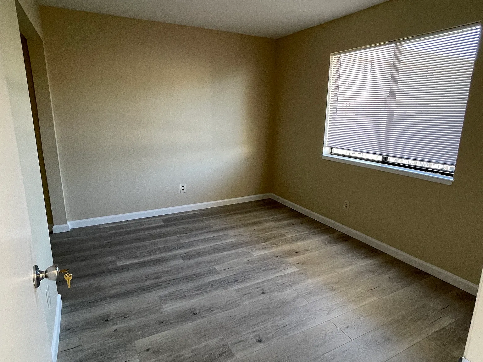 2 bed, 1025 sqft, $2,500 — Photo 3