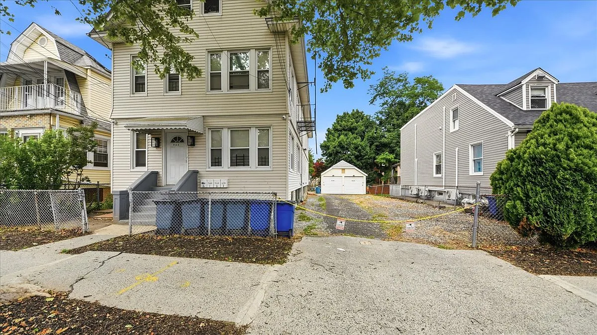 3 bed, 1000 sqft, $3,850 — Photo 2