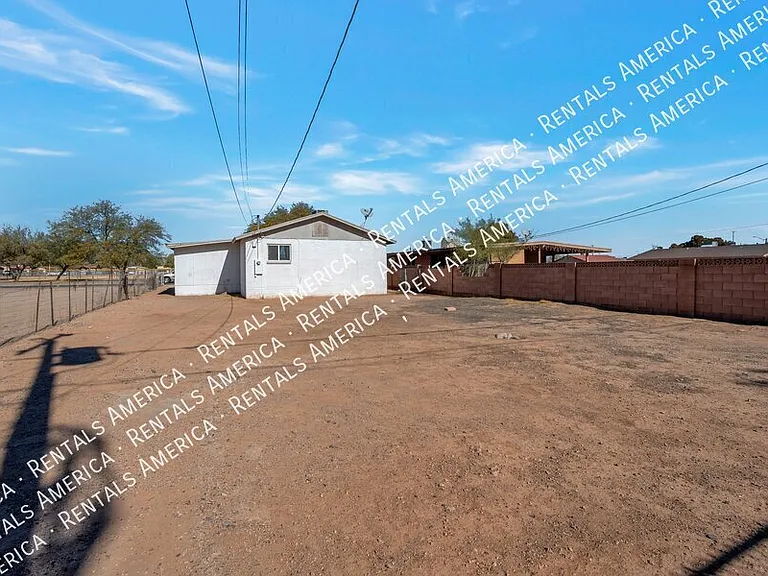 311 W Bealey Ave — Photo 15