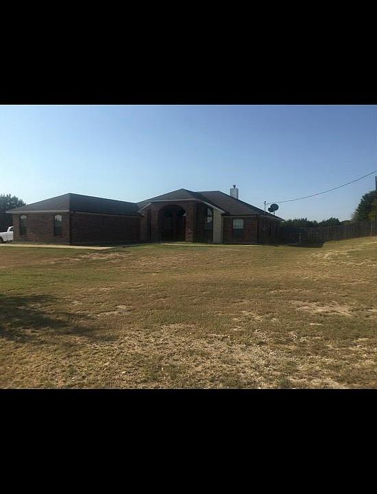 2nd image of 825 Rocky Ln