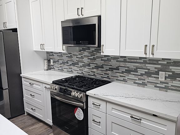 3rd image of 1020 151st Ave SE #1