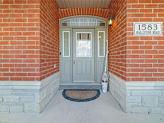 3rd image of 1583 Hallstone Rd