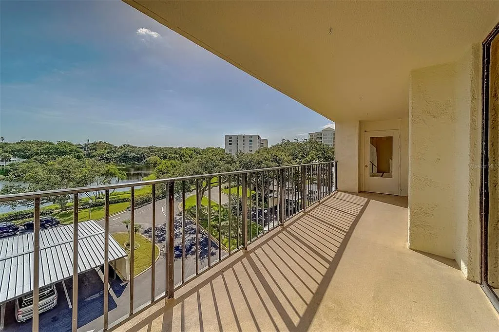 2 bed, 2.0 bath, 1395 sqft, $3,400 — Photo 2