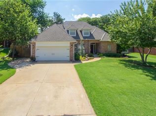 801 N Creek Dr, Edmond, OK 73034