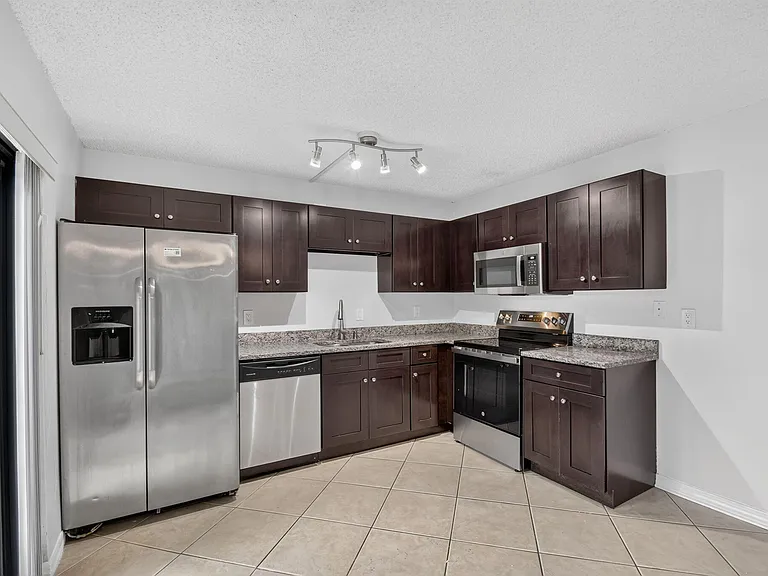744 Springdale Cir — Photo 17