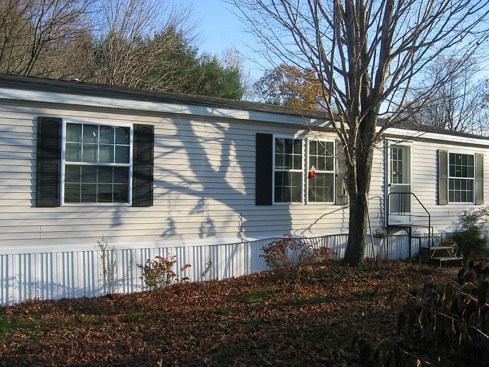 Front view, great landscaping