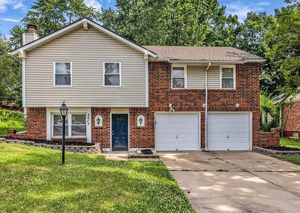 1st image of 3017 NW Castle Dr