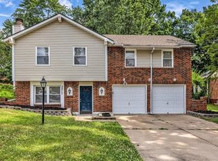 3017 NW Castle Dr, Blue Springs, MO 64015