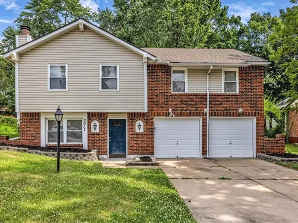 3017 NW Castle Dr, Blue Springs, MO 64015
