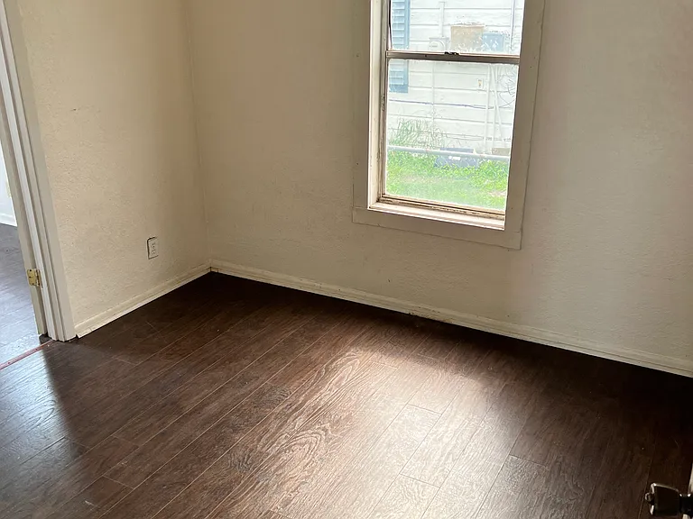 1614 Sherman St — Photo 8