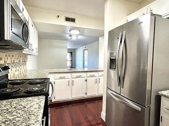 4th image of 2 Elm St APT 100