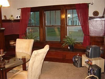3rd image of 822 7th Ave E