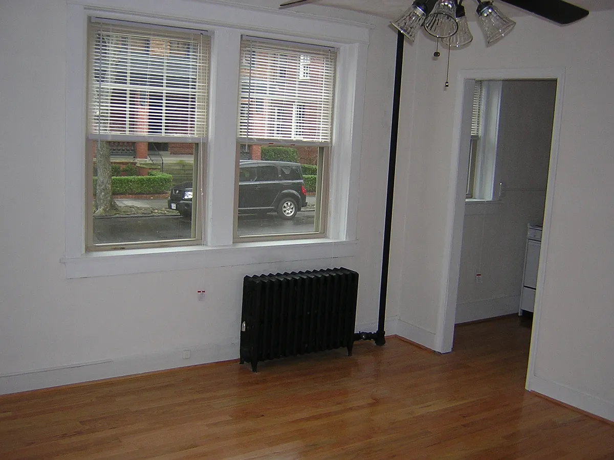 Building Photo - 210 Drummond Pl #1