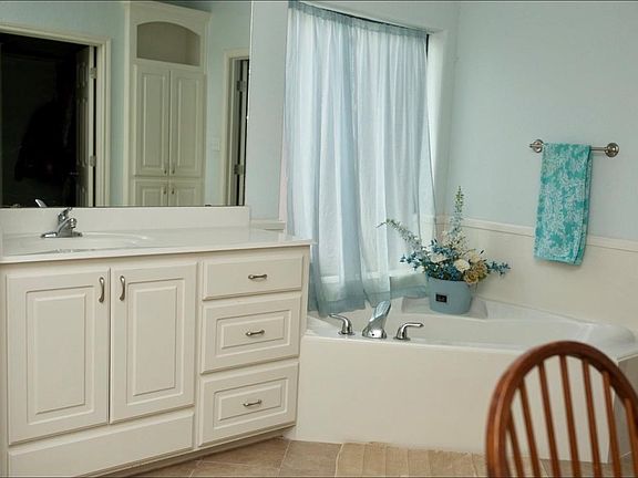4th image of 116 Blue Bird Ct