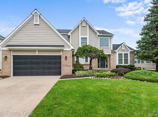 1945 Dorchester Dr, Commerce Township, MI 48390