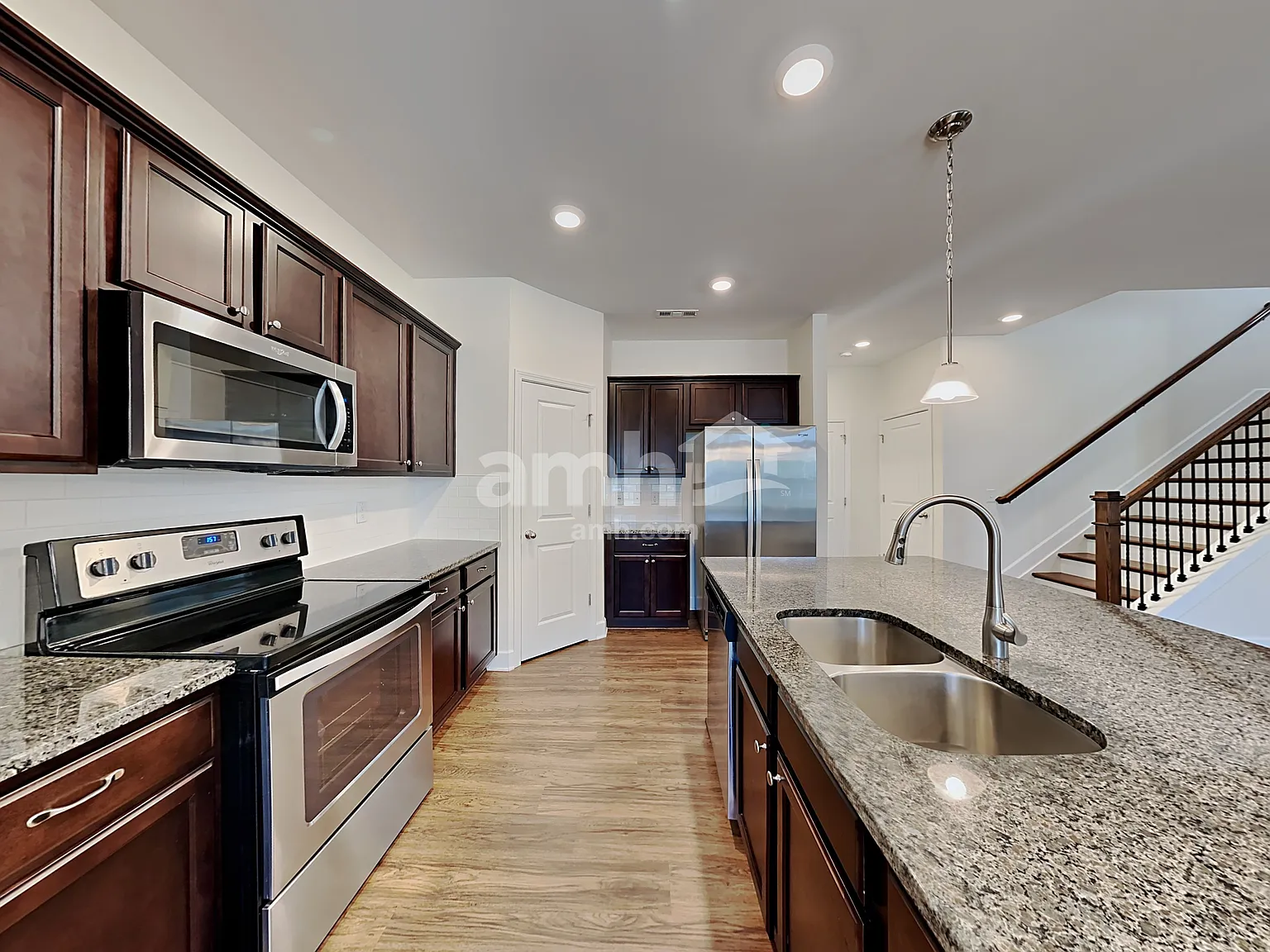 3 bed, 2.5 bath, 2022 sqft, $2,405 — Photo 4