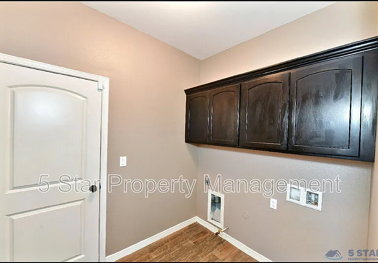 3741 Loma Adriana Dr — Photo 33