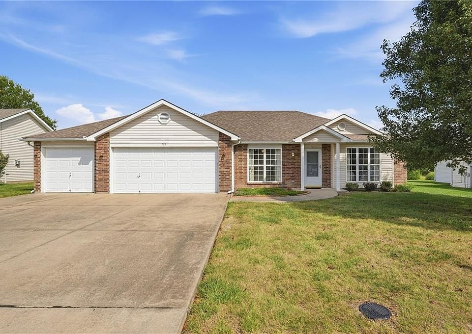 1st image of 728 Country Ln