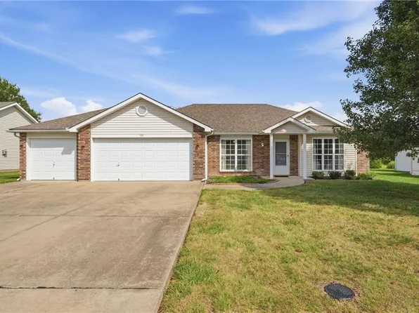 728 Country Ln, Raymore, MO 64083