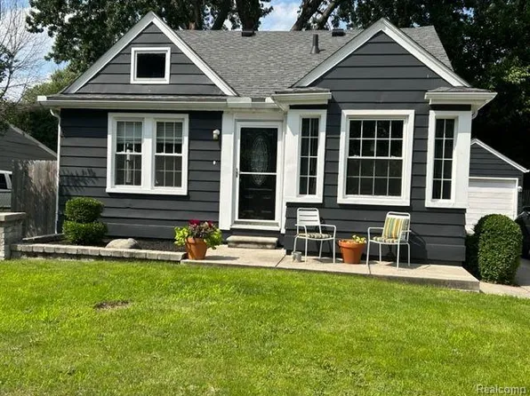 22511 Sunnydale St, Saint Clair Shores, MI 48081